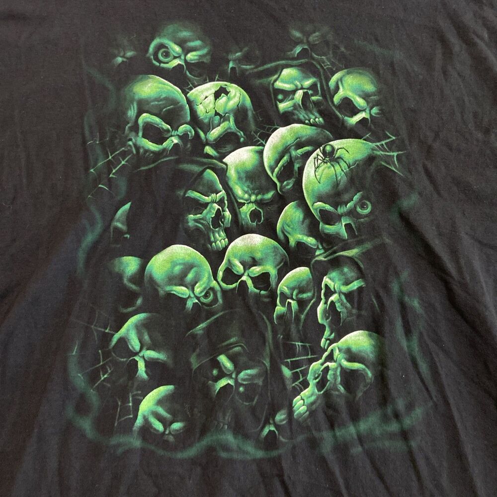 Liquid Blue Style AOP Green Men’s Size 2XL Skull Pile Up Graphic Y2K 90’s - Picture 2 of 7